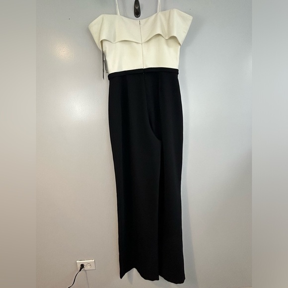 NWT Theia Black/Ivory Crisscross Off the Shoulder Color Block Jumpsuit Size 10 - Picture 10 of 16